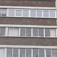 Установка балконной рамы с углом