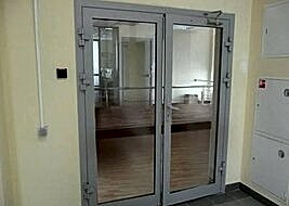 Противопожарные двери с остеклением: безопасность и эстетика в одном решении