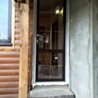 Коричневая дверь ПВХ