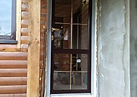 Коричневая дверь ПВХ