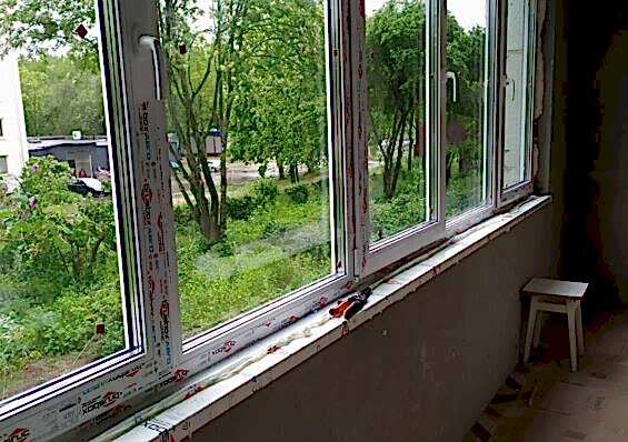 Остекление балкона в городской квартире