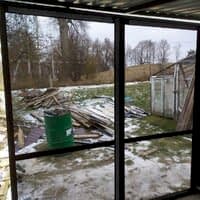 Хозпостройка из профнастила и раздвижных рам