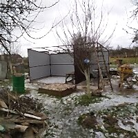 Хозпостройка из профнастила и раздвижных рам