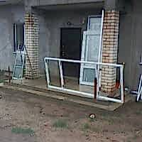 Остекление крыльца в частном доме